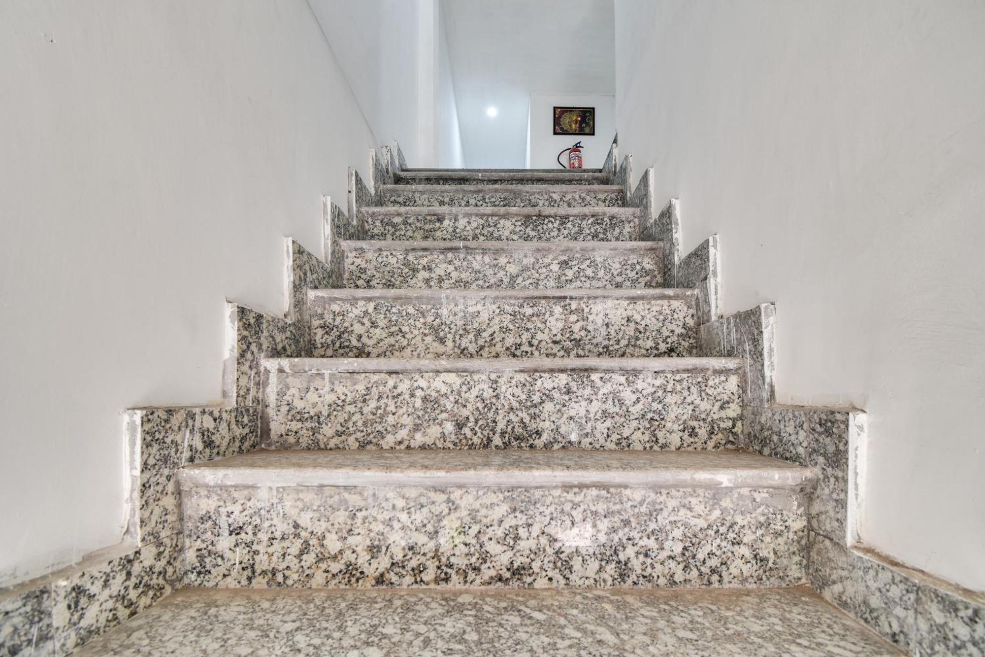 Hotel O Golden King Guest House New Delhi Ngoại thất bức ảnh